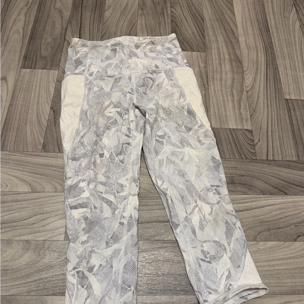 Lululemon Gray and White Patterned Leggings